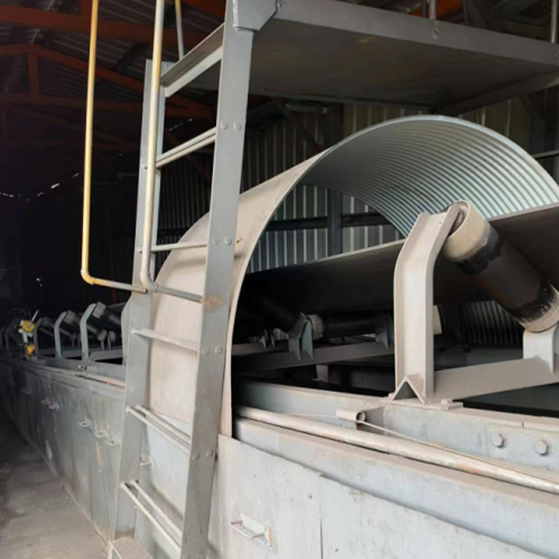 বেল্ট আবদ্ধ হুড